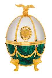 Водка «Императорская Коллекция в футляре в форме яйца Фаберже Жемчуг-Изумруд» в бархатной коробке