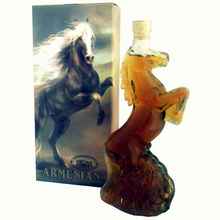 Коньяк армянский «Три звезды» в сувенирной бутылке «Конь»