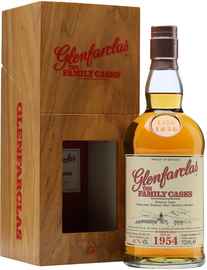 Виски шотландский «Glenfarclas Family Casks 1954» в деревянной подарочной упаковке
