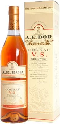 Коньяк французский «A.E. Dor VS Selection, 0.7 л» в подарочной упаковке