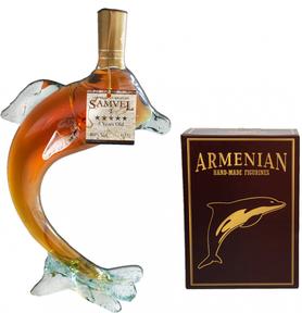Коньяк армянский «Дельфин 5-летний» в подарочной упаковке