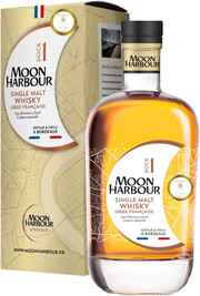 Виски французский «Moon Harbour Dock 1 Single Malt Chateau Haut-Bergeron» в подарочной упаковке