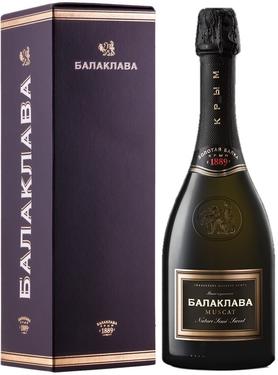 Вино игристое белое полусладкое «Balaklava Muscat» в подарочной упаковке