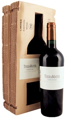 Вино красное сухое «TerraMater Unusual Cabernet-Shiraz-Zinfandel» 2010 г., в подарочной упаковке