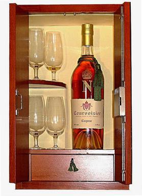 Коньяк «Courvoisier Succession JS» + 4 стакана, в подарочной упаковке