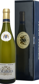 Вино белое сухое «Chablis» 2013 г. в подарочной упаковке.