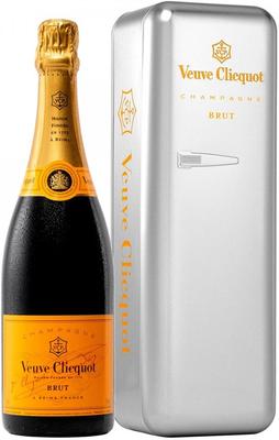 Шампанское белое брют «Veuve Clicquot Brut» в металлическом холодильнике