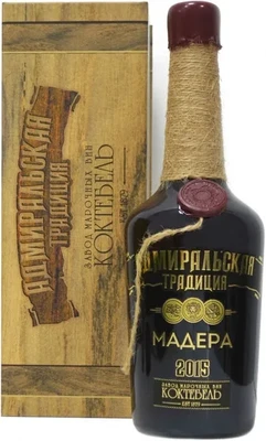 Вино белое сладкое Коктебель Адмиральская Традиция Мадера, 0.75 л 2015, в деревянной подарочной упаковке