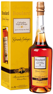 Кальвадос «Boulard Grand Solage, 0.7 л» в подарочной упаковке