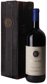 Вино красное сухое «Sassicaia» в деревянном футляре