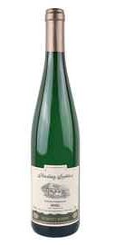 Вино белое полусладкое «Riesling Spetlese» в зеленой бутылке