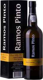 Портвейн «Ramos Pinto Porto White» в подарочной упаковке