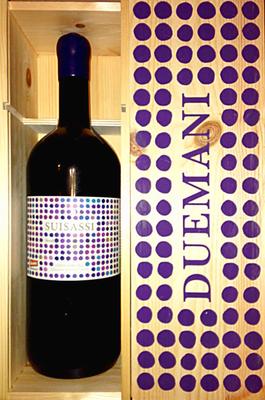 Вино красное сухое «Suisassi» 2011 г. в подарочной деревянной упаковке