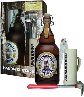 Пиво «Flensburger Handwerker» в подарочной упаковке, молоток-открывалка, глинянная кружка 0,33 л, раскладная линейка и карандаш