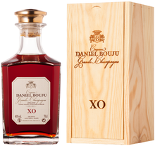 Коньяк французский «XO Daniel Bouju» в деревянной подарочной упаковке