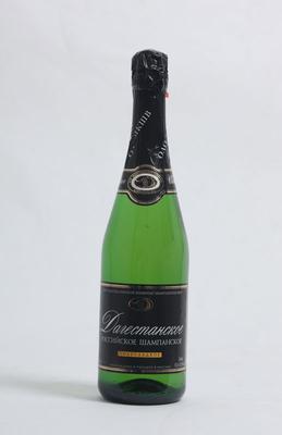 Российское шампанское белое полусладкое «Дагестанская Коллекция»