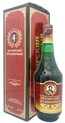 Коньяк российский Кизлярский Праздничный КС, 0.7 л в подарочной упаковке