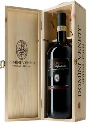 Вино красное сухое «Domini Veneti Amarone della Valpolicella Classico, 0.75 л» 2015 г. в деревянной коробке