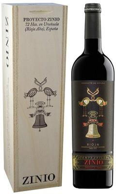 Вино красное сухое «Zinio Seleccion de Suelos, 0.75 л» в деревянной коробке