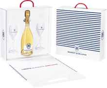 Шампанское белое брют «Brut Blanc De blancs Cuvee Des Moines Besserat De Bellefon» в подарочной упаковке с 2-мя бокалами