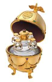 Водка «Водка Императорская Коллекция Графин Яйцо Золото» в деревянной подарочной упаковке
