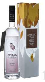 Водка «Artsakh Plum Artsakh Brandy Company» в подарочной упаковке