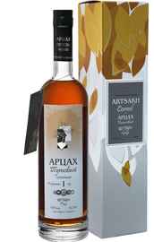 Бренди «Artsakh Mulberry Silver Artsakh Brandy Company, 0.75 л» в подарочной упаковке